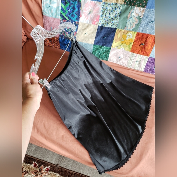 Sexy vintage black satin slip skirt - Picture 2 of 8